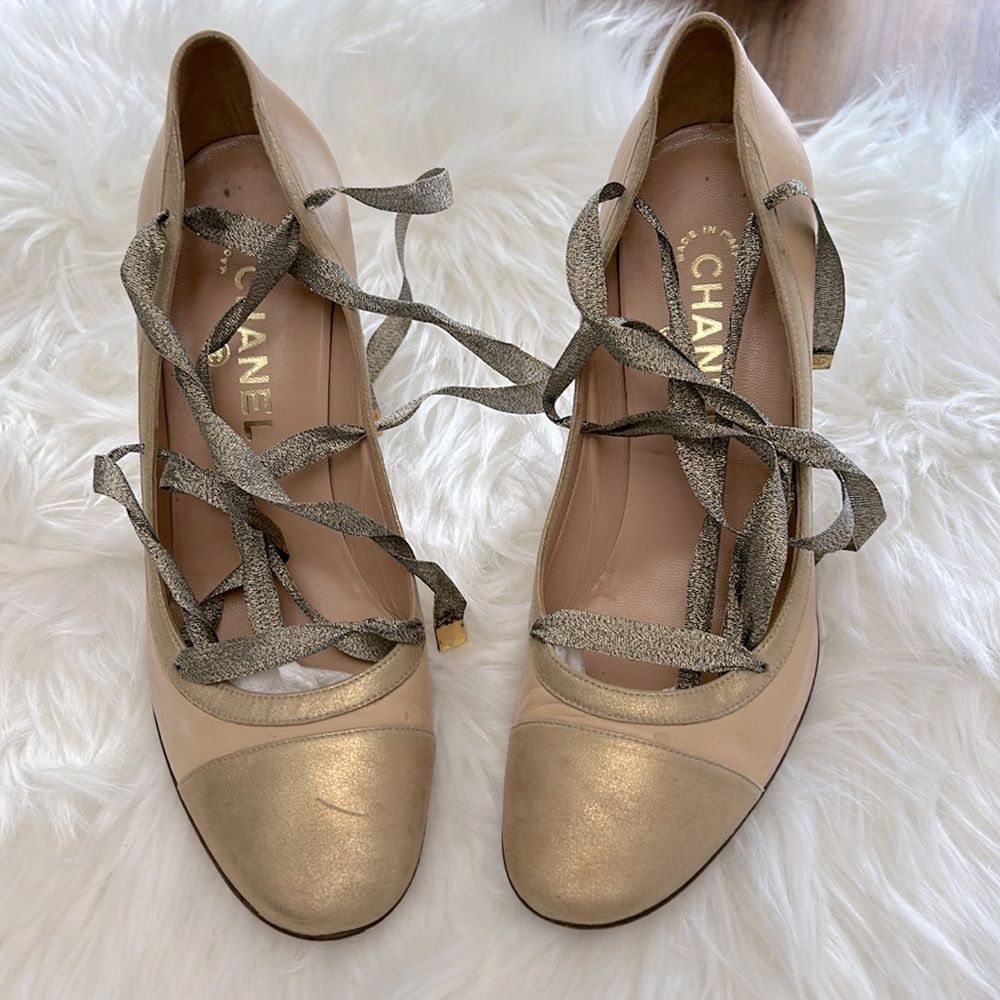 Beautiful Chanel Shoes size 39 size 8 US
